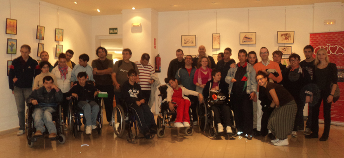 Foto del grupo de jóvenes de ASPACE  que visitaron la exposición.